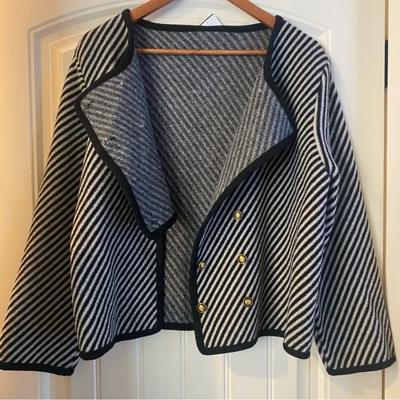 Striped Black and White Jacket - Picture 4 of 6